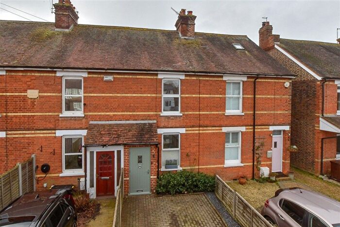 3 Bedroom Terraced House For Sale In Tonbridge Road, Hildenborough, Tonbridge, Kent, TN11