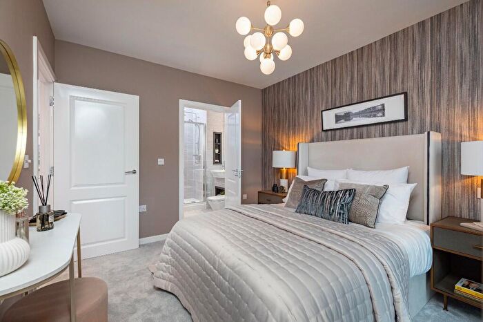 2 Bedroom Apartment For Sale In Suttons Lane, Havering, Hornchurch, RM12