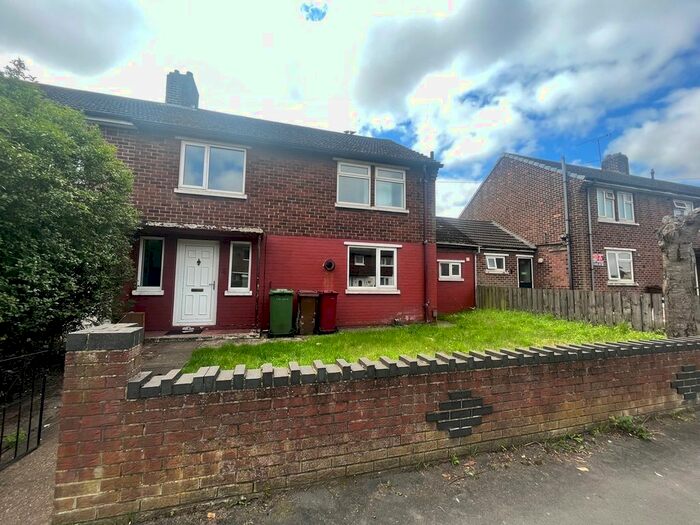 3 Bedroom Semi-Detached House To Rent In Bellingham Road, Scunthorpe, DN16