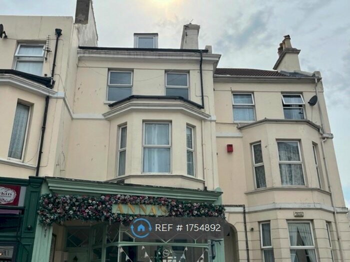 2 Bedroom Maisonette To Rent In Cheriton Place, Folkestone, CT20