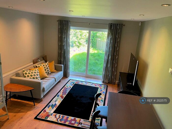 2 Bedroom Terraced House To Rent In Linnet Mews, London, SW12