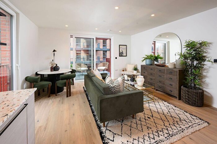 2 Bedroom Flat For Sale In Heron Wharf, Poplar, E14