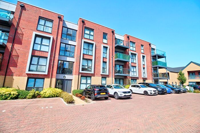 2 Bedroom Flat To Rent In Holmesley Road, Darwin House, WD6