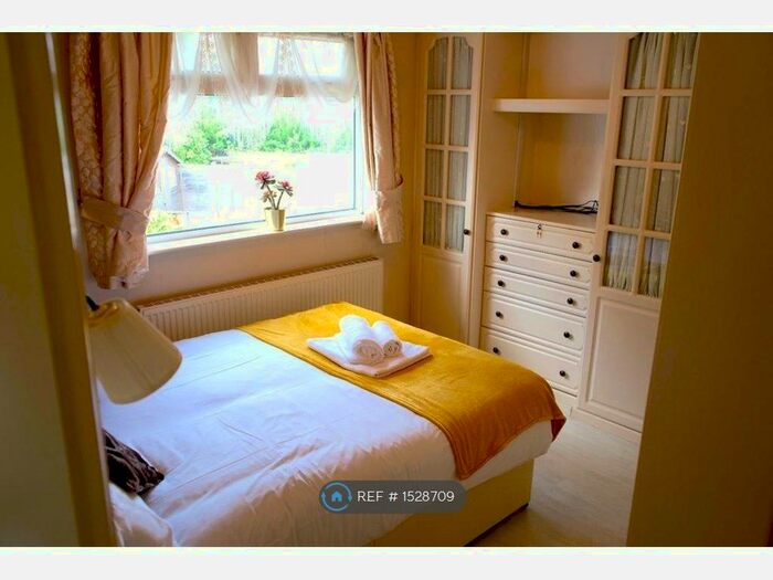 4 Bedroom Semi-Detached House To Rent In Francis Road, Smethwick, B67