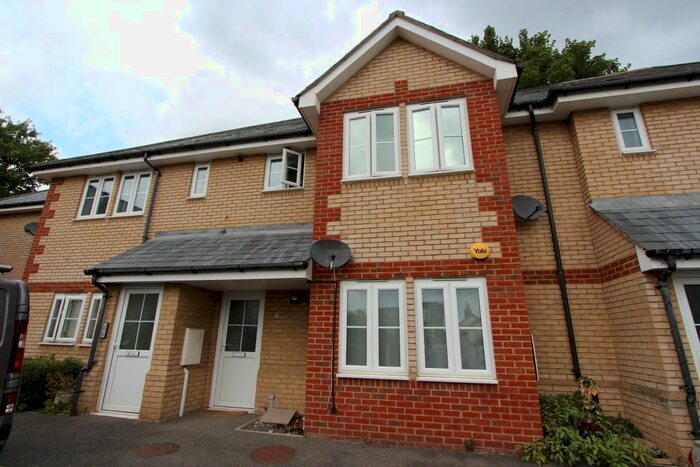 2 Bedroom Maisonette To Rent In Jasmine Court, Maidstone, ME16