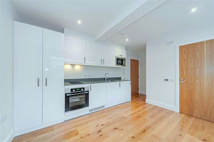 Flat To Rent In 4 Drakes Courtyard, Kilburn High Road, London, NW6