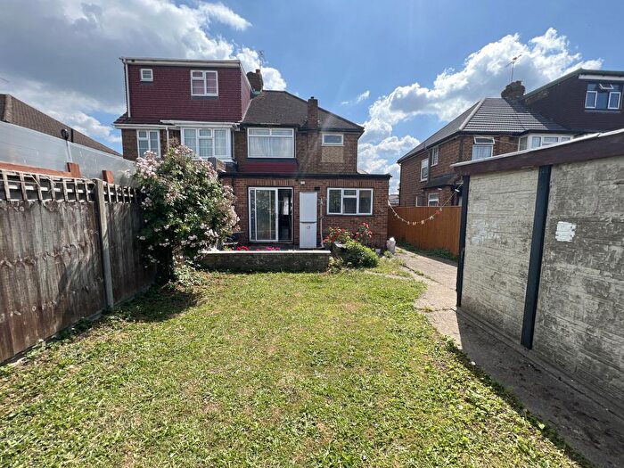 3 Bedroom Semi-Detached House For Sale In Nield Road, Hayes, UB3