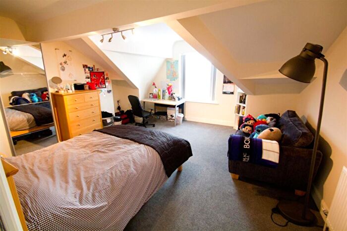 6 Bedroom Terraced House To Rent In Blenheim Crescent, Hyde Park, Leeds, LS2