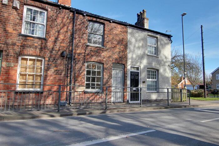 2 Bedroom Terraced House For Sale In Hallgate, Cottingham, HU16