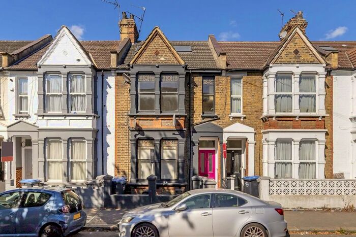 3 Bedroom Flat To Rent In Harley Road, London, NW10