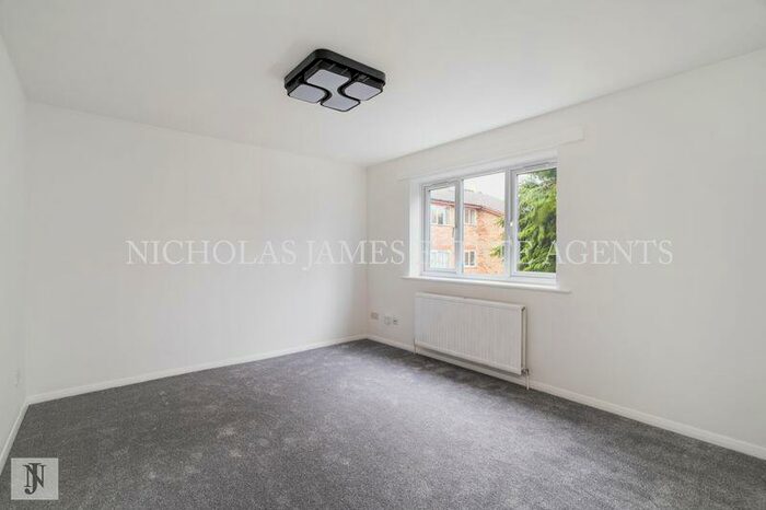 2 Bedroom Flat To Rent In Church Street, Enfield Town, EN2