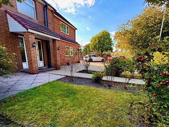 5 Bedroom Semi-Detached House For Sale In Haworth Road, Bradford, BD9