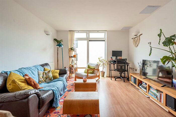 1 Bedroom Flat For Sale In Martello Street, Hackney, E8