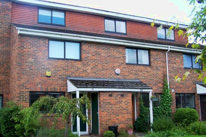 4 Bedroom Town House To Rent In Cardinal Close, Caversham, Reading, RG4