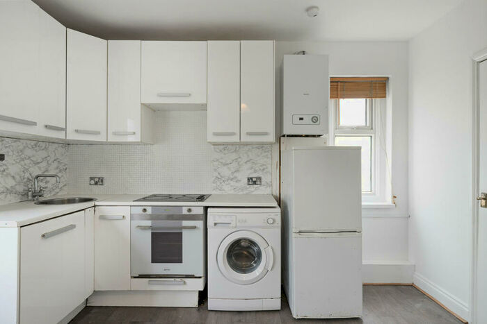 1 Bedroom Flat To Rent In Lower Richmond Road, London, SW14