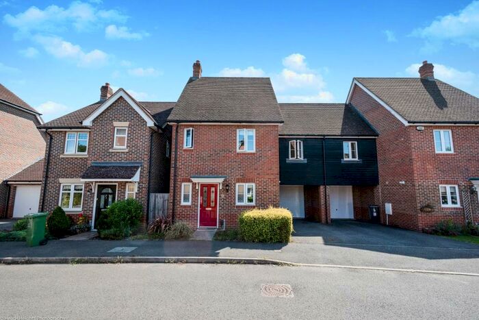 3 Bedroom Detached House To Rent In Tithing Road, GU51