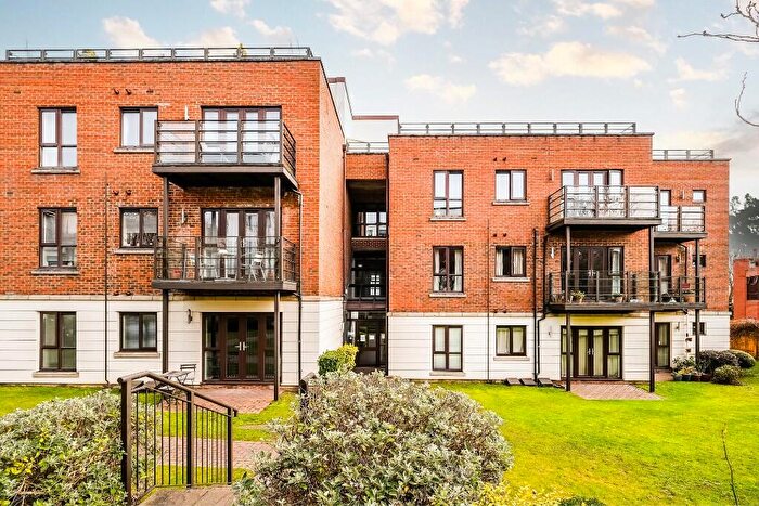 2 Bedroom Apartment To Rent In High Road, London, E18