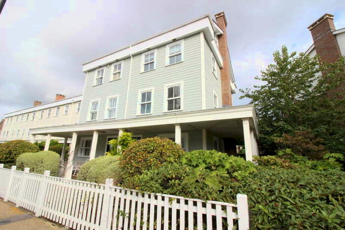 5 Bedroom Semi-Detached House To Rent In Lewiston Close, KT4