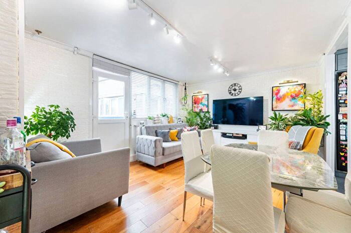 2 Bedroom Flat For Sale In Hazlewood Crescent, Westbourne Park, London, W10