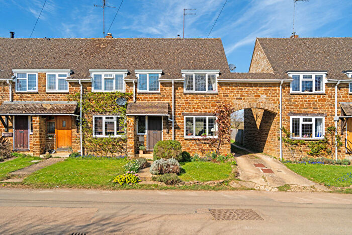 3 Bedroom Semi-Detached House For Sale In Lower Street, Barford St. Michael, OX15