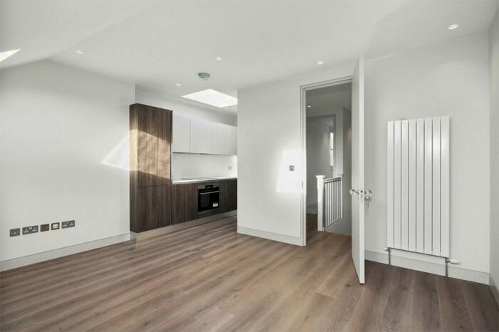 1 Bedroom Flat To Rent In Leythe Road, London, W3