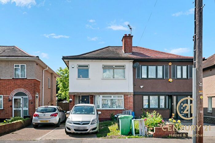 3 Bedroom Semi-Detached House For Sale In Frogmore Avenue, UB4