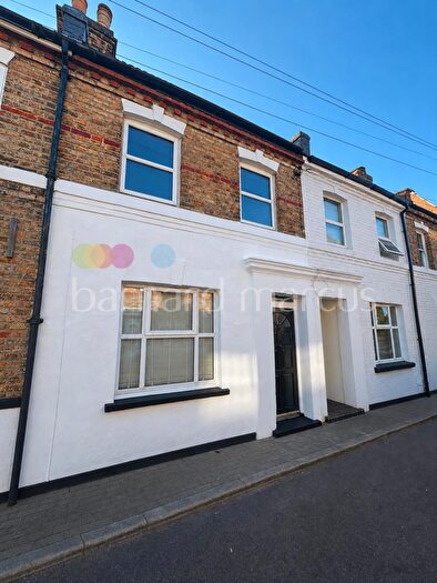 2 Bedroom House To Rent In Devonshire Square, Bromley, BR2