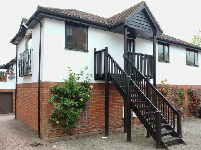 2 Bedroom Flat To Rent In Great Heathmead, Haywards Heath, RH16