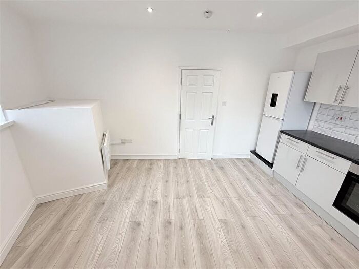 2 Bedroom Flat To Rent In Grundy Street, Nottingham, NG7