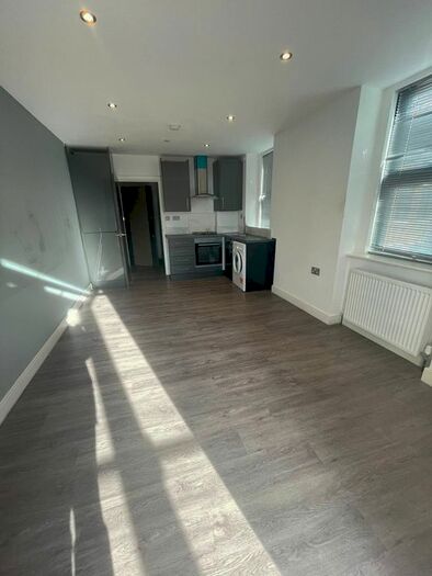 1 Bedroom Flat To Rent In High Street, Watford, WD17