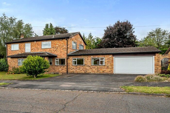 4 Bedroom Detached House For Sale In Howe Drive, Beaconsfield, Buckinghamshire, HP9