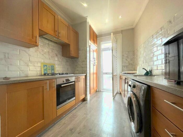 4 Bedroom Maisonette To Rent In The Street, Tongham, GU10