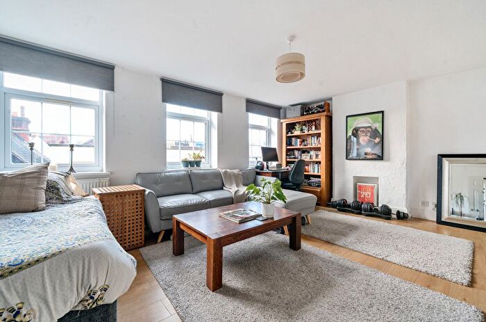 1 Bedroom Flat For Sale In Church Street, Windsor, Berkshire, SL4