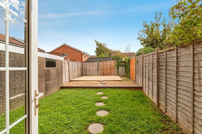 3 Bedroom Detached House For Sale In Longs Drive, Yate, Bristol, BS37