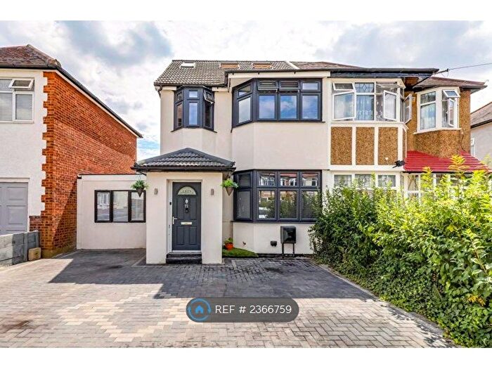 5 Bedroom Semi-Detached House To Rent In Cedar Avenue, Enfield, EN3
