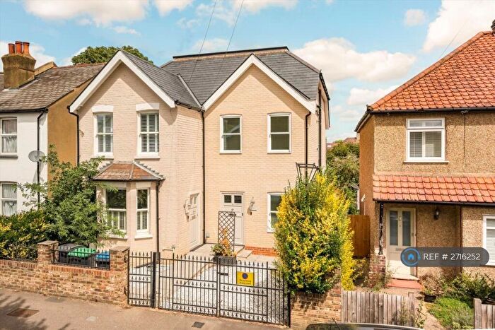3 Bedroom Semi Detached House To Rent In Tolworth Road, Surbiton, KT6