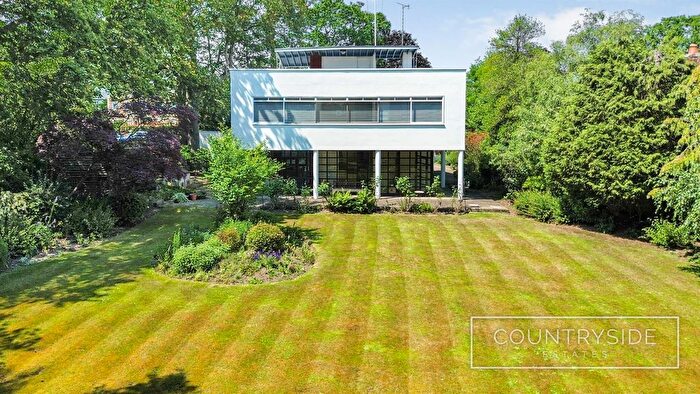 2 Bedroom Detached House For Sale In Grade Ii Listed, Benfleet Road, Benfleet, SS7