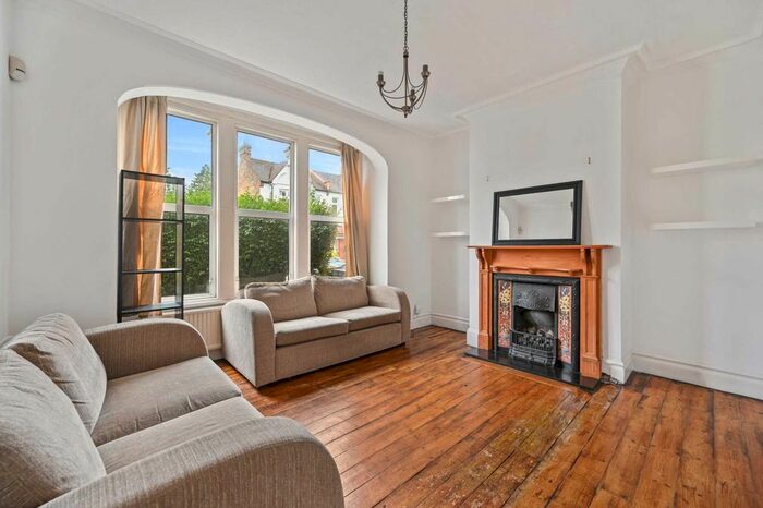 1 Bedroom Flat To Rent In Lucien Road, Tooting ., SW17