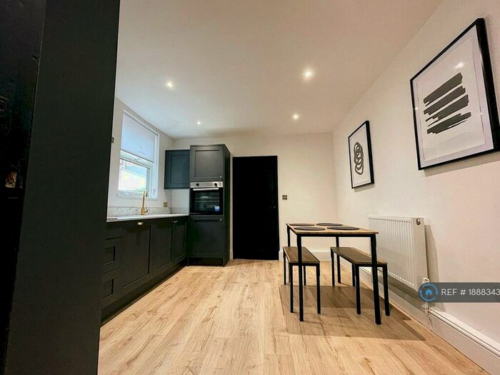 2 Bedroom Flat To Rent In Woodborough Road, Nottingham, NG3