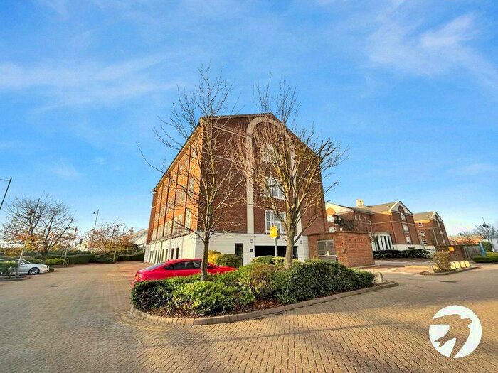 2 Bedroom Flat To Rent In Quayside, Chatham Maritime, Chatham, Kent, ME4