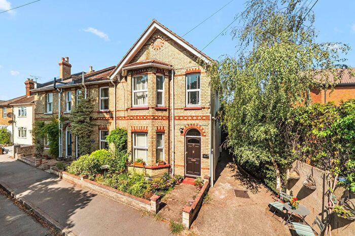 1 Bedroom Maisonette For Sale In Laburnum Road, Chertsey, KT16