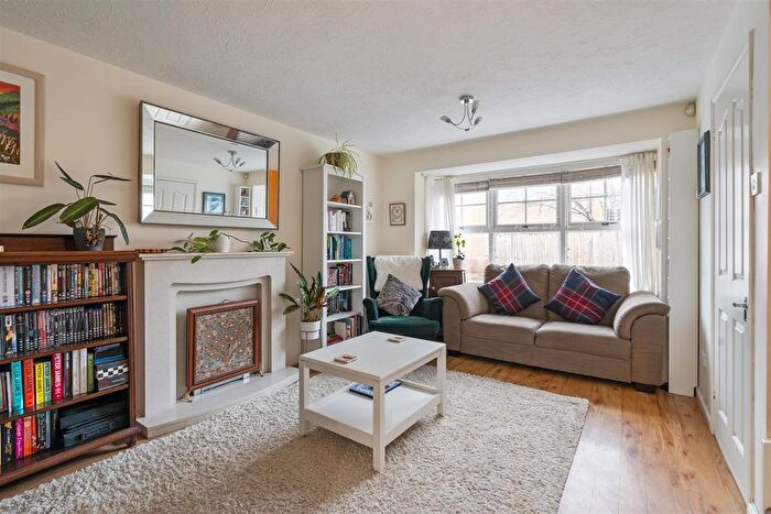 3 Bedroom Semi-detached House For Sale In Kilsby Grove, Hillfield, Solihull, B91