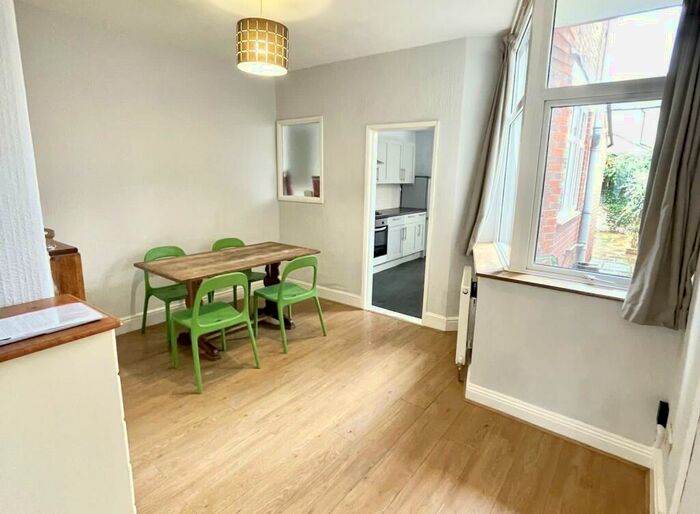 4 Bedroom House To Rent In Pretoria Road, Southsea, PO4