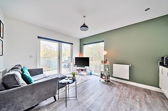 1 Bedroom Flat For Sale In Disraeli House, Breakspear Gardens, London, SW19