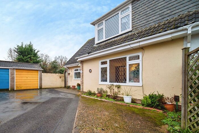 3 Bedroom Semi Detached House For Sale In Olde Farm Drive, Blackwater, Camberley, Hampshire, GU17