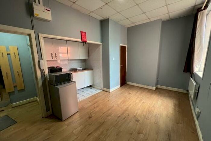 1 Bedroom Flat To Rent In Newport Road Cardiff, CF24