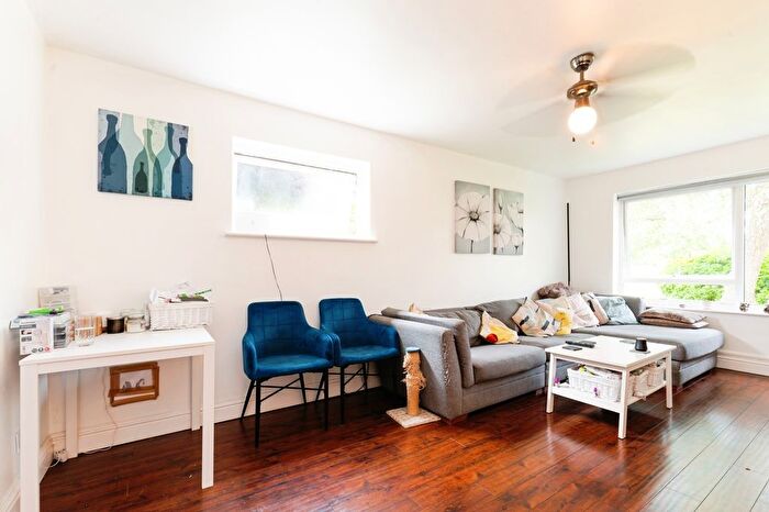 1 Bedroom Flat For Sale In Beddington Gardens, Wallington, SM6