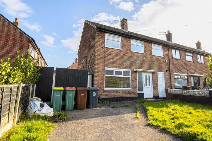 3 Bedroom End Of Terrace House To Rent In Norcross Place, Ashton-On-Ribble, Preston, PR2