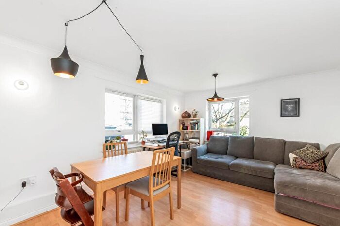 2 Bedroom Maisonette For Sale In Wells Way, Camberwell, London, SE5