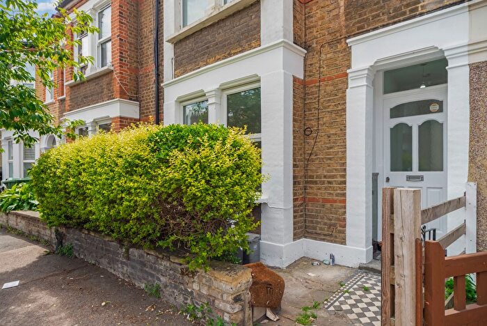 1 Bedroom Flat To Rent In Leahurst Road, London, SE13